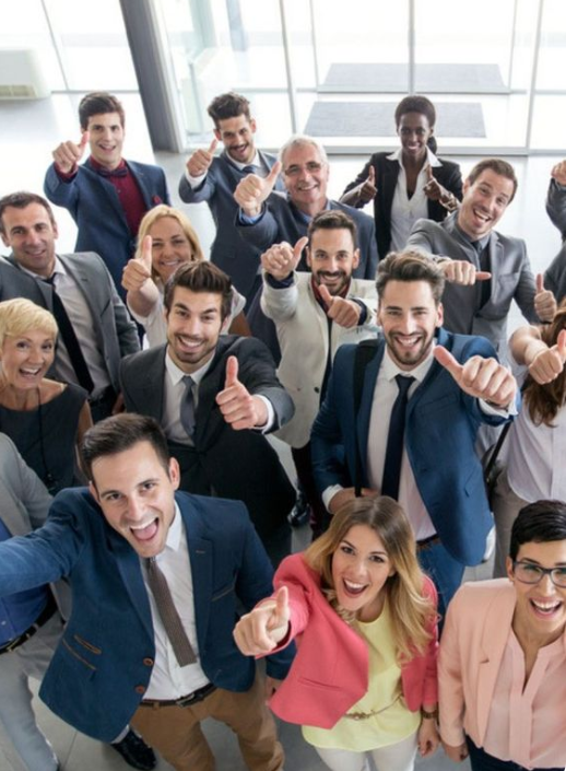 Equipe comercial comemorando uma nova fase de resultados
